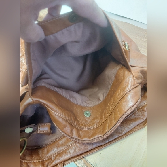 Bentley Leathers Cargo Medium Buterscotch Soft Satchel Handbag - Picture 9 of 16